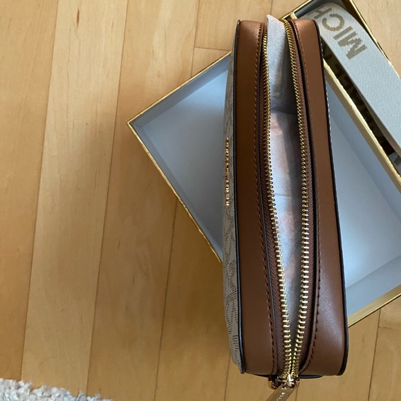 NWT Michael Kors Jet Set Large Saffiano Leather Crossbody Bag - Picture 2 of 6